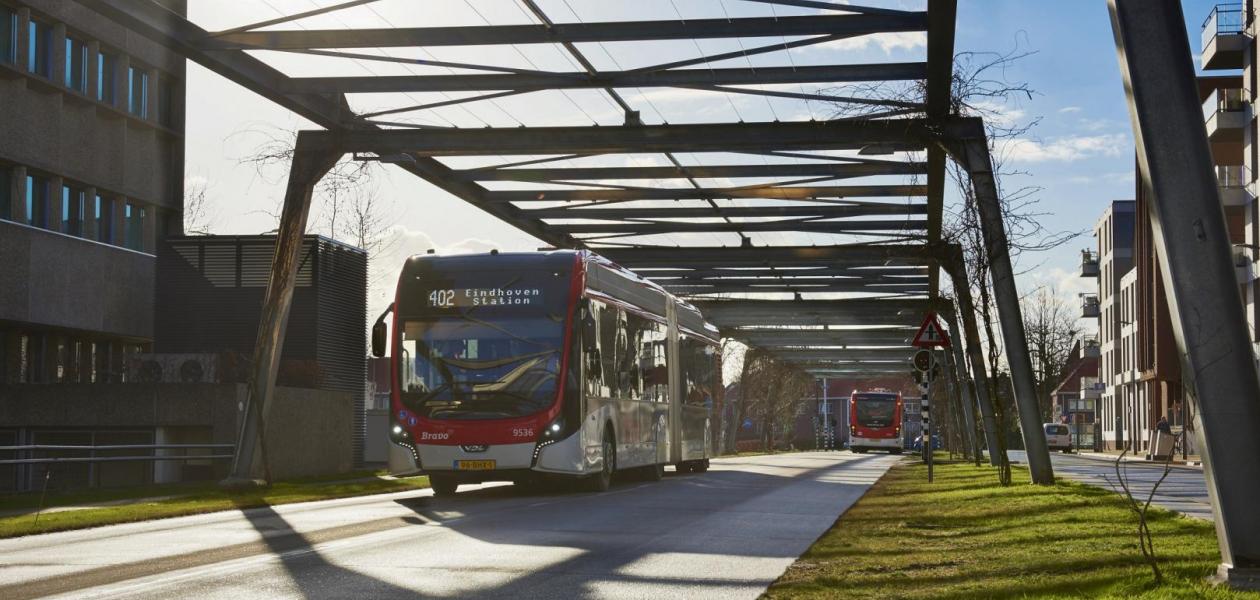 1.000.000 de kilomètres électriques à Eindhoven VDL félicite Hermes pour ce jalon électrique